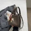 Bolsa de Mão Estilo Coreano Fashion e Tendência Bolsa Saco Nicho para Mulheres 2026 Novo Modelo com Toque de Luxo, Bolsa de Ombro Transversal Simples e Casual