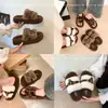 Chinelos plataforma de estampa de leopardo de alta qualidade, modernos e estilosos para mulheres, perfeitos para outono e inverno, e ideais para usar ao ar livre.. Estes chinelos de algodão fofos e macios são um novo estilo.