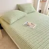 2026 Nova Capa de Cama Peça Única Outono e Inverno Quente Leite Fleece Dormitório Estudantil Quarto Cor Sólida Waffle Capa de Cama