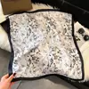 Lenço Floral de Seda Falsa Estilo Novo 2026 para Mulheres, Elegante Acessório de Pescoço com Toque de Luxo, Lenço Decorativo, Lenço de Bolso para Lenço de Bolso no Atacado