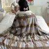 Nueva manta de lana de cordero estilo japonés de dibujos animados para otoño e invierno, manta de leche fleece, manta para sofá, manta para siesta en la oficina