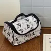Nova bolsa de maquiagem fofa com tema de gato para mulheres, design estiloso, portátil, grande capacidade, perfeita para viagens, artigos de higiene pessoal e produtos de skincare, atacado com frete grátis