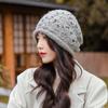Gorro de ganchillo hecho a mano para mujer, otoño e invierno, cálido, suave, con flores, de lana de punto de doble capa.