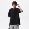 2026 Verão Bordado de Letras Design Casual Manga Curta Unissex Branco Solto Versátil Gola Redonda Camiseta para Casal Tendência