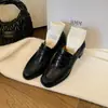Mocassins estilo britânico com estampa de enguia para mulheres, novo modelo 2026, comércio exterior, salto grosso, couro genuíno, macios, sapatos slip-on de corte profundo para mulheres