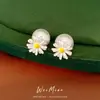 Aretes Redondos de Perla con Goteo de Aceite Flor de Aguja Plateada, Aretes de Temperamento Fresco y Dulce, Aretes de Lujo Ligero de Gama Alta al por Mayor