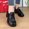 Mocassins de couro macio com salto grosso para mulheres, novidade outono 2026 estilo britânico com cadarço, sapatos pequenos de couro, sapatos mãe versáteis de sola macia