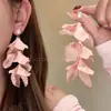 Brincos de Chiffon com Flores e Pérolas Super Feéricos 2025 Tecido Francês Design Romântico de Nicho Brincos Estilo Festa