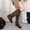 Botas largas de gamuza de moda apilables 2026 verde otoño negro Radne que aumentan la altura retro hermoso nuevo estilo botas de jinete mujer