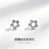 Brincos Simples de Flor Prateada, Brincos de Luxo Leve e de Alta Qualidade, Modernos e Elegantes, com Diamantes, Brincos Versáteis para Mulheres