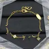 Pulsera Nueva de Diseñador Estilo Europeo y Americano Transfronteriza con Logo y Múltiples Flores en Forma de V para Mujer, Acabado de Alta Gama, Fotos Reales, Mayoreo