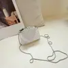 Bolso Bandolera de Cadena Transfronterizo Tipo Concha para Mujer 2026 Nuevo Moda Europea y Americana Nicho Bolso Caja de Hombro Versátil Acabado Brillante