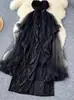 Vestido Negro Hombros Descubiertos de Alta Gama Lujo Ligero Estilo Socialité de Nicho para Mujer Tirantes Malla Costuras Abertura Vestido Largo