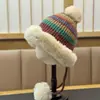 Gorro de Punto Color Bloque Lindo Coreano para Mujer en Invierno Forrado de Felpa para Mantener Caliente y Proteger los Oídos Peluche Gorro Lei Feng del Noreste