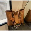 Sacola transfronteiriça feminina de grande capacidade 2024 Novo estilo Bolsa Outono High-end Bolsa de ombro Bolsa geral de estudante universitário