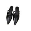 Zapatillas de media bota retro francesas para mujer, zapatos para exterior 2025 nuevos de verano, zapatos planos puntiagudos para andar por casa, sandalias planas