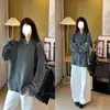 Sudadera estilo americano de calle con rayas de espiga y cuello Henley, corte holgado para hombre, talla grande, manga larga, capa base, top casual de otoño, moderno