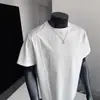 Estilo Verão 2026 Nova Moda Masculina Levemente Luxuosa Fresca Ombro Reto High-End Costurado Gola Redonda Manga Curta Camiseta para Homens