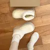 Botas de nieve elegantes y versátiles para mujer para el invierno de 2026, con forro de felpa, suela engrosada y un diseño de puntera en forma de mango, que se asemejan a los zapatos de algodón estilo Birkenstock