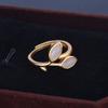 Novo anel elegante de prata antiga com herança e artesanato em ouro velho, com incrustação de imitação de jade Hetian, anel aberto em ouro banhado a ouro e jade branco