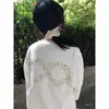 Camiseta blanca de manga larga bordada estilo retro americano, unisex, nueva colección 2026, diseño holgado, top único y elegante