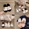 Comercio exterior transfronterizo nuevo gato de dibujos animados KT Mao Mao zapatillas de mujer otoño e invierno cálidas lazo abiertas para piso zapatillas de algodón