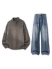 Conjunto Estilo Retrô Preguiçoso Han Lu Tricô com Zíper Gola Meia-Alta Japonês Combinado com Jeans de Silhueta Vintage Desgastada