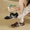 Zapatillas planas de diseño casual estilo coreano para mujer, nuevo modelo 2026, doble cordón, bloques de color, zapatillas de entrenamiento retro alemanas, zapatos casuales