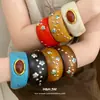 Pulseira redonda com rebite de flor em resina e madeira, transfronteiriça europeia e americana, moderna, simples, nicho, elegante, joia feminina de alta qualidade