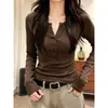 Camiseta de manga larga con cuello Henley, temperamento con sentido del diseño, para mujer, casual, versátil, cuello redondo, top base adelgazante, nueva llegada de otoño