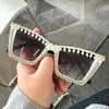 Óculos de Sol Moda Europeia e Americana Gatinho, Tendência Óculos de Sol Personalizados com Pedras e Pérolas, Óculos de Sol Retrô de Alta Qualidade para Fotografia de Rua Feminina