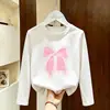 Camiseta estampada de manga comprida 100% algodão para meninas, novo estilo primavera e outono 2026, camiseta básica infantil de tamanho médio e grande, top infantil de desenho animado ins