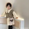 Nova Bolsa de Lã Tricotada de Ovelhinha Fofa Outono/Inverno Infantil, Bolsa Transversal de Crochê Feita à Mão Elegante para Meninas