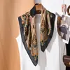 Lenço Quadrado Fino Fresco e Elegante de 70cm com Estampa Delicada e Graciosa, Adequado para o Dia a Dia e como Acessório Decorativo