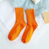 Calcetines de otoño e invierno para mujer hasta la mitad de la pantorrilla, color liso, estilo japonés y coreano, estilo universitario, color caramelo, calcetines deportivos de algodón para pareja hasta la pantorrilla