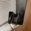 Bolsa Tote Feminina 2026 Retro Nova Versátil Ombro Único Bolsa para o Dia a Dia Celebridade da Internet Nicho Moda Retro Bolsa de Axila