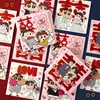 Envelopes vermelhos pequenos do Shin-chan para casamentos, usados para o bloqueio da porta do casamento durante a recepção da noiva, com personagens fofos de casamento