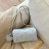 Moda Primavera Bolsa Pequena Feminina 2026 Novo Estilo Simples Bolsa Almofada com Tachas de Estrela Bolsa de Ombro Transversal Simples