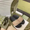 Pantuflas Bordadas de Suela Gruesa con Estampado de Letra 2026 Talla Grande Sandalias de Comercio Transfronterizo para Pareja para Mujer