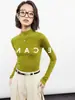 Elegante camisa base de punto gris de cuello medio alto para mujer, corte ajustado, suéter suave y acogedor para otoño e invierno, top de manga larga