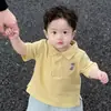 Estilo Coreano para Niños Verano 2026 Nuevo Amarillo Bordado Cuello Polo Suéter de Manga Corta Niños Rayas Azules Shorts Casuales