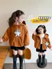 Chaqueta con capucha para niña, nuevo estilo otoño 2026, chaqueta infantil de moda, atuendo de otoño para niñas, top casual súper elegante