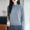 Elegante suéter de malha com gola redonda e mangas compridas para mulheres, novo estilo outono/inverno 2025, suéter de malha trançada texturizada, suéter estiloso e quente para usar como base