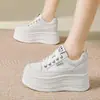 Zapatos de Mujer con Suela Gruesa de 9 cm Alegría de Enanos Zapatillas Blancas Ligeras Nuevo Otoño para Mujer Cuero Transpirable Zapatos Blancos de Plataforma