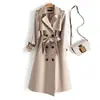 Trench coat de pele de carneiro transfronteiriço, casaco clássico com lapela, novo estilo primavera e outono 2026, elegante casaco de comprimento médio para o dia a dia para mulheres