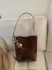 Bolsa Saco Grande Capacidade Retrô, Toque de Luxo Leve e Sofisticado, Bolsa Fosca de Nicho para Mulheres, Nova Bolsa de Ombro Outono e Inverno 2025