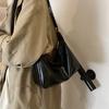 Cor sólida Retro Grande Capacidade 2025 Novo Deslocamento Estilo Coreano Moda Simples Casual Mão Bolsa de Ombro para Mulheres