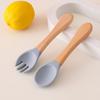 Tenedor y cuchara de silicona para bebé con mango de madera. Complemento doméstico. Tenedor y cuchara de silicona con mango de madera. Cuchara de alimentación para niños resistente a caídas.