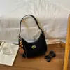 Bolso de mujer de material PU delicado con líneas de cuerpo de bolso lisas diseño de un solo hombro bolso de mano versátil nuevo bolso de un solo hombro