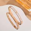 Nuevo brazalete de concha de fritilaria blanca de tres diamantes, oro rosa, acero titanio, simple, versátil, moda, accesorios europeos y americanos, brazalete para mujer